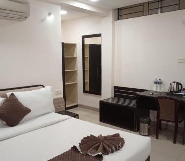 Rau Hotel | Hotel Shri Ramkrishna Bagh Palace