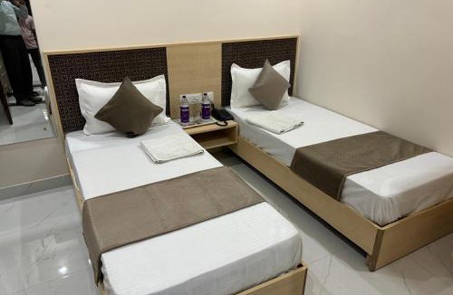 Gopalbari Hotel | Hotel Silver Moon-200 meter Jaipur Junction