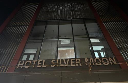 Gopalbari Hotel | Hotel Silver Moon-200 meter Jaipur Junction