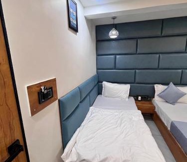 Navrangpura Hotel | Hotel Skyland