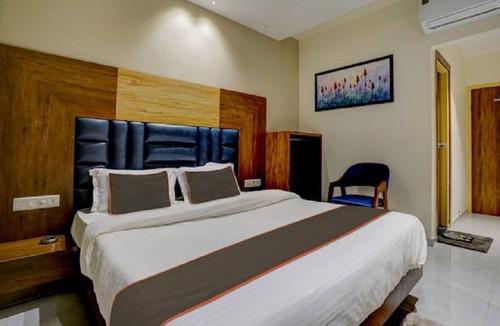 Anand Hotel | Hotel SR Inn