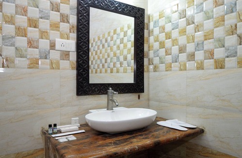 Amer Fort Road Hotel | HOTEL SURYA GARH