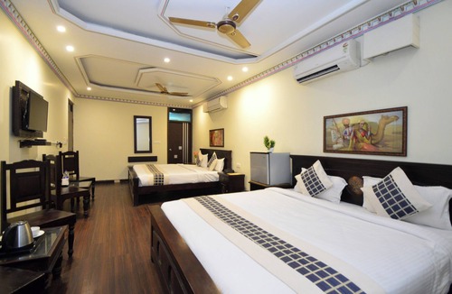 Amer Fort Road Hotel | HOTEL SURYA GARH