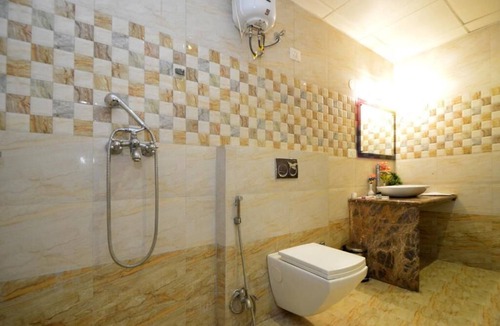 Amer Fort Road Hotel | HOTEL SURYA GARH