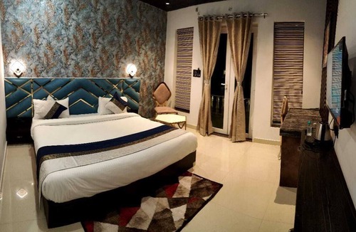 Varanasi Hotel | Hotel The Pinaki stay
