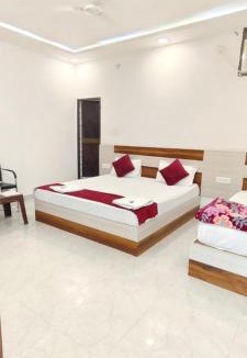 Ayodhya Hotel | Hotel The Ram Krishna Palace Ayodhya Near Dasrath Mahal 500m -Railway Station 800m -Prime Location - Luxury and Spacious Room