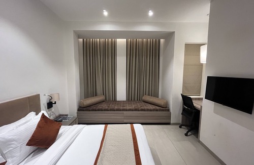 Sigra Hotel | HOTEL THE ROYAL VISTA