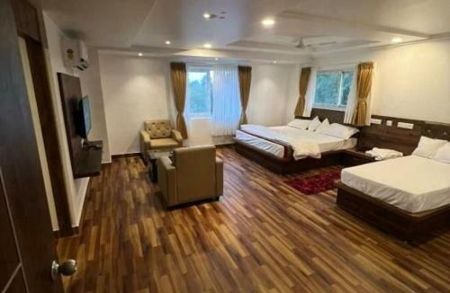 Hanmakonda Hotel | Hotel Vaishnavi Grand