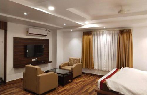 Hanmakonda Hotel | Hotel Vaishnavi Grand