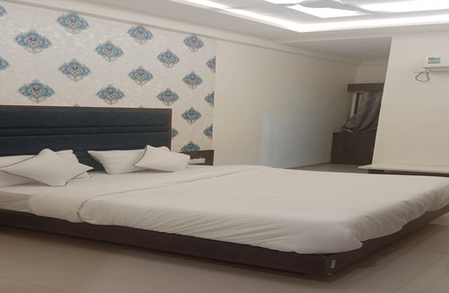 Anand Hotel | Hotel VR Inn