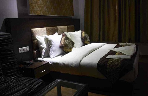 Pashim Vihar Hotel | Hotel Waterfall