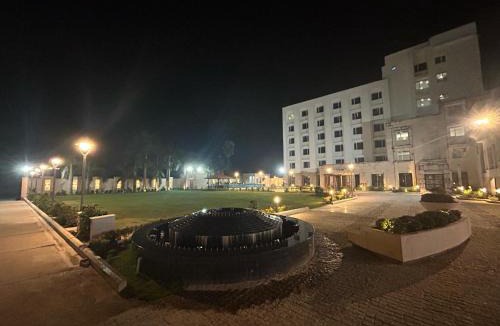 Pipra Dewas Hotel | Hotel Yuvraj Dx