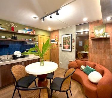 Dumaguete Apartment | House of Keul - 2BR cozy condo in Dumaguete with pool and free laundry for long term guests up to 4 pax