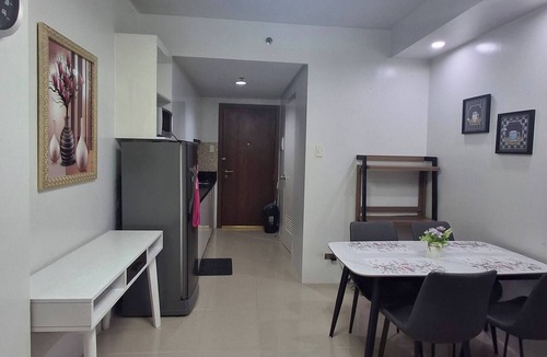 Barangay 76 Apartment | Idyllic Apartment for Rent - Perfect for Short-term Stay Front of Mall of Asia