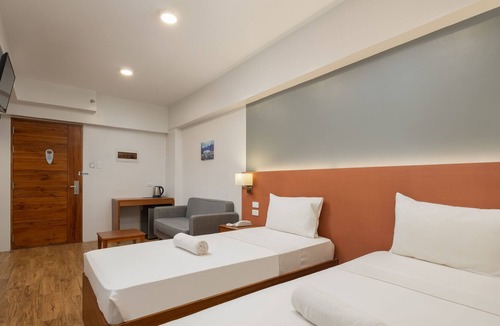 West Rembo Hotel | iHotel Uptown BGC