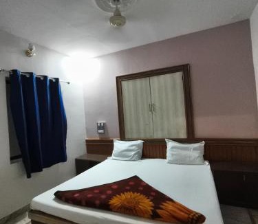 Amar Sagar Pol Hostel | Incredible's Hostel & Safari