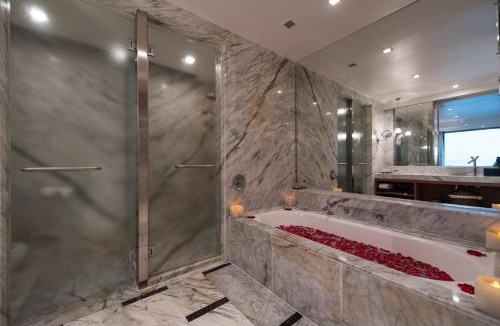 Churchgate Hotel | InterContinental Marine Drive Mumbai by IHG