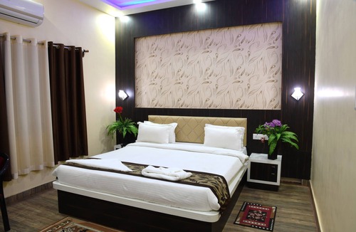 Bodh Gaya Hotel | It is situated in Bodhgaya it near by Terger Monastery.