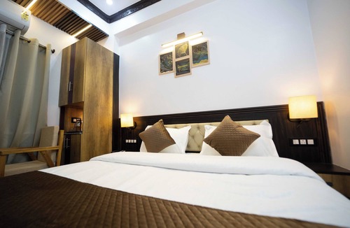 Lakhisarai Hotel | Ivy Nirvana