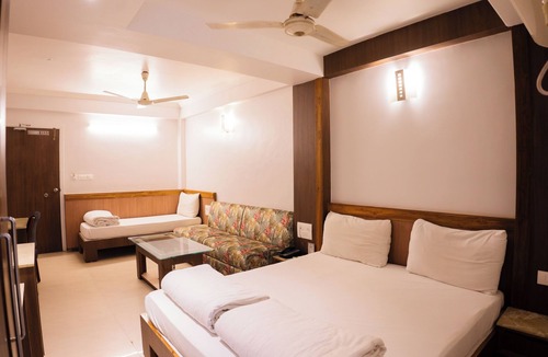 Maharana Pratap Nagar Hotel | Jain's Hotel Rajhans