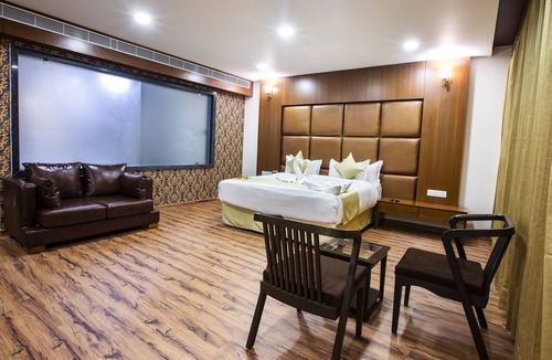 Nadiad Hotel | Jalashray Resort