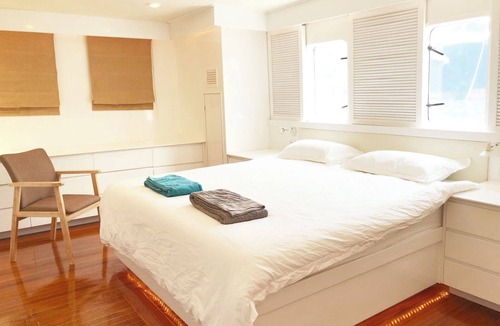 Southern District Boat Rental | Japanese Cosy Houseboat CIPANGO