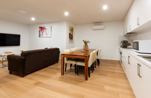 Ivanhoe Apartment | Jasandro Ivanhoe Base 19