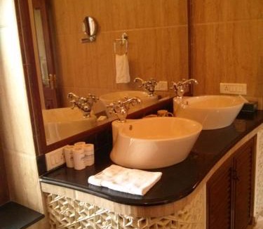 Bani Park Hotel | Jasvilas