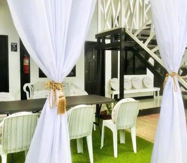 Dangcagan Hotel | Julia's Family Hotel & Events Place FAMILY-BARKADA ROOM