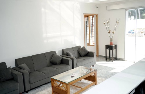 Tiruvalla Hotel | Kailath Safe Stay Tourist Home