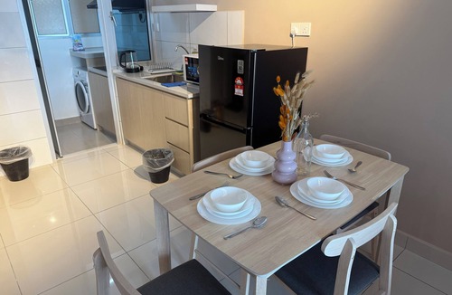 Kajang Apartment | Kajang Mirai Cozy 2BR Stay | Easy Access to KL & Bangi | Netflix + WIFI