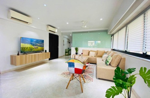 Bandra West Apartment | Kakad Classic 5, 16th Rd, Pali Village, Khar West by Connekt Homes