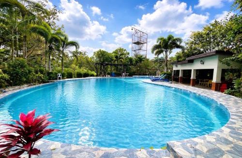 Tayabas City Resort | Kamayan sa Palaisdaan Hotel and Resort Quezon