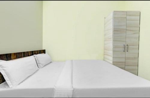 Charbagh Hotel | Kanchenjunga Himalayan View Darjeeling 'Hotel Broadway Annecy ' Near Mall Road with #Wi-Fi #Restaurant #Premium & Spacious Room #Prime Location - Best Seller Hotel in Darjeeling