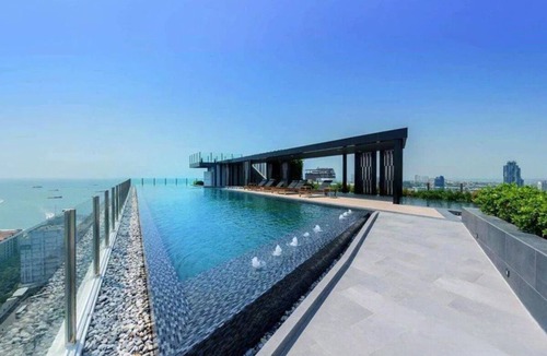 Pattaya Bay Apartment | Kaws Theme - Luxury Seaview High Floor l Infinity Pool l Central Pattaya