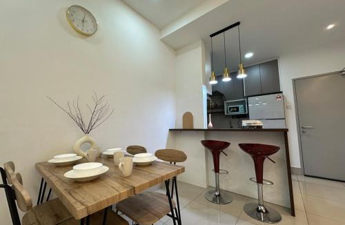 Salak South Apartment | KL ,2BR 2Bath Condo ,Razak city ,TV box&Pool