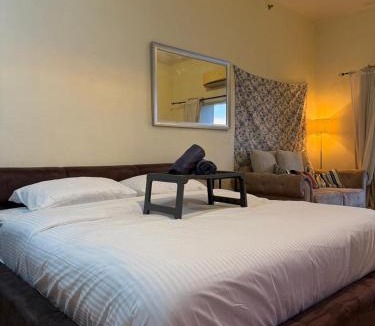 Sri Hartamas Apartment | KL Hartamas Studio, King Bed, Pool, Wifi Smart TV