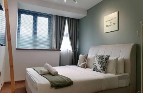 Brickfields Apartment | KL Sentral city retreats with KLCC views