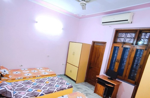 Greater Noida Hostel | Kovo Expo Mart