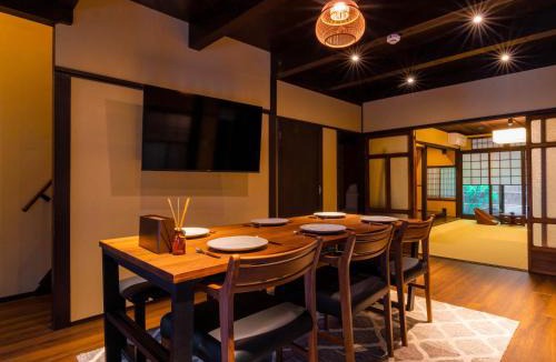 Karasuma Villa | Kyotofish·Masuya*Reformed Machiya*Gardenview Bath