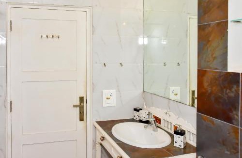 Reis Magos Apartment | La Mer Apartments - 10 mins Drive to Candolim Beach - 20 mins from Panjim