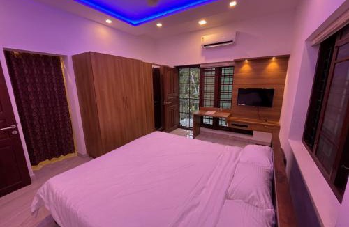 Thanneermukkom Villa | Lakeshore Premier Serviced Villa