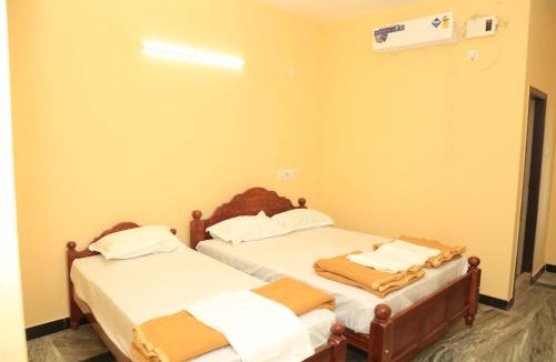 Thirukadaiyur Hotel | Lakshmi Mahal Rooms
