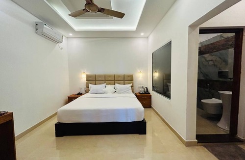 Thekkumbhagam Resort | LAVILLA LAKE RESORT AND RESTAURANT