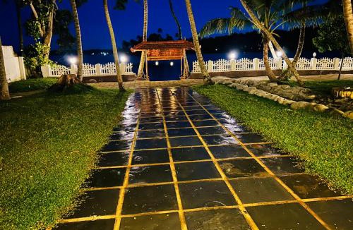 Thekkumbhagam Resort | Lavilla Lake Resort And Restaurant