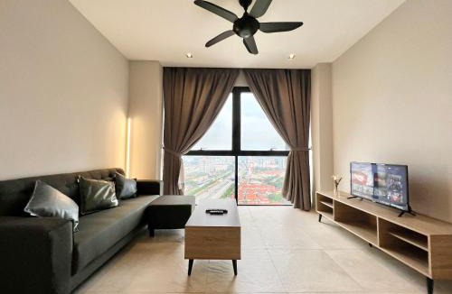 Tropicana Apartment | LB Cozy Home 1-10Pax 3Room Tropicana 4QBeds BalconyTV