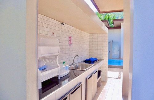 Khanom Villa | Le poulet poolvilla khanom