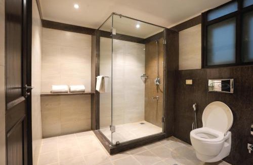 Panch Batti Hotel | Leisure Inn Grand Chanakya