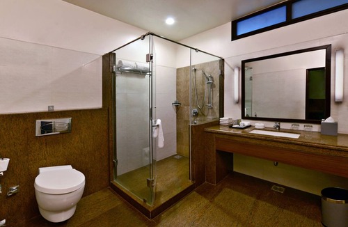 Panch Batti Hotel | Leisure Inn Grand Chanakya