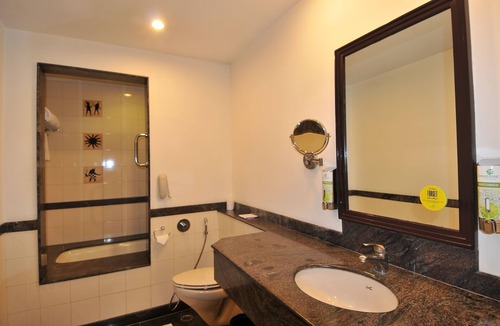 Kaushambi Hotel | Lemon Tree Hotel, East Delhi Mall, Kaushambi